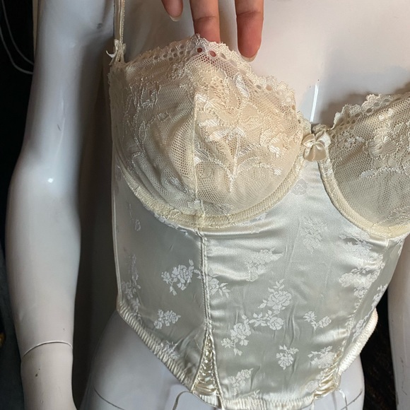 Sold. 36B corset ivory - Picture 2 of 12